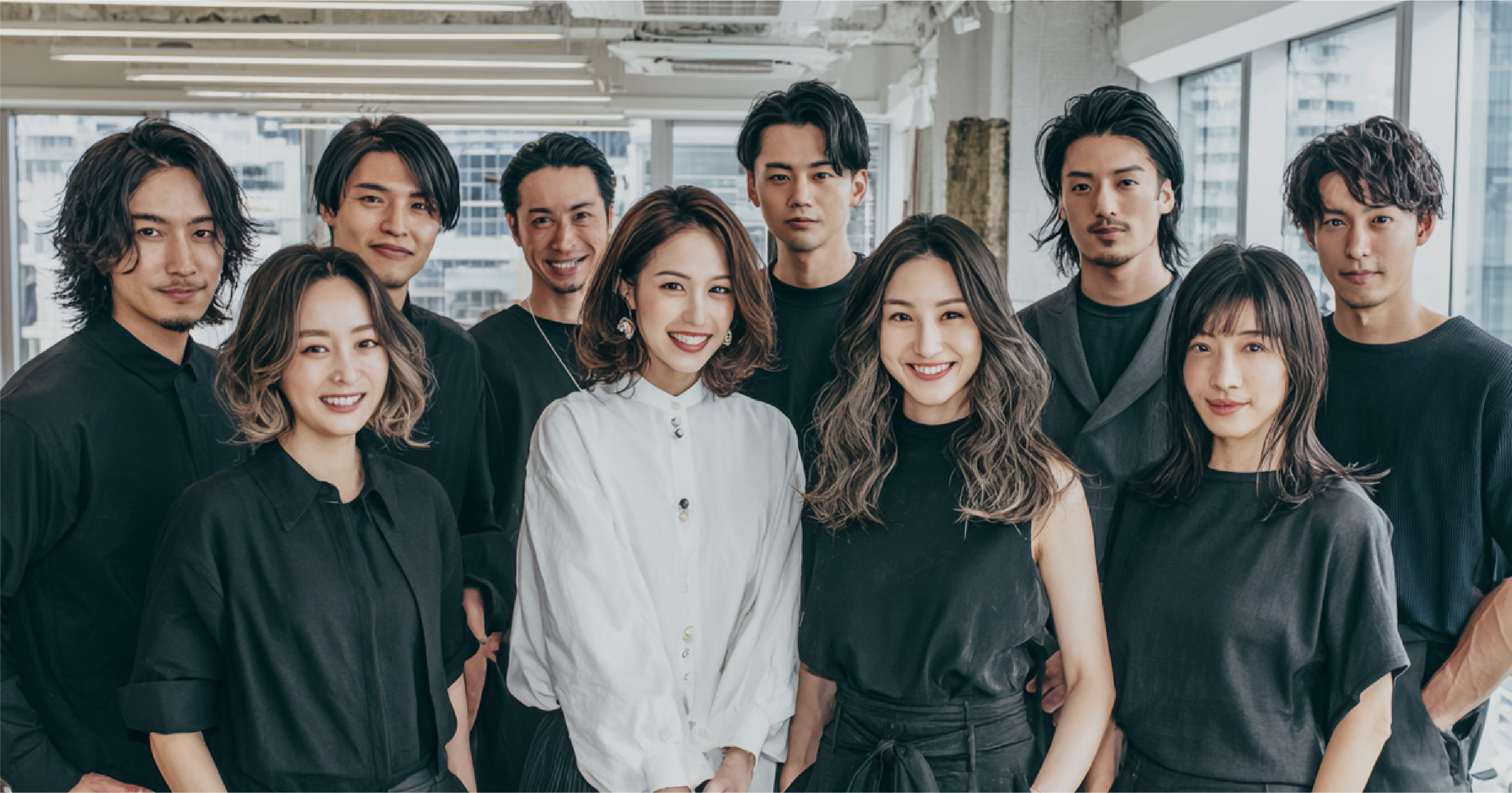hair-doグループのスタッフ全員の集合写真 - 香港の日系美容室でチャレンジするメンバー